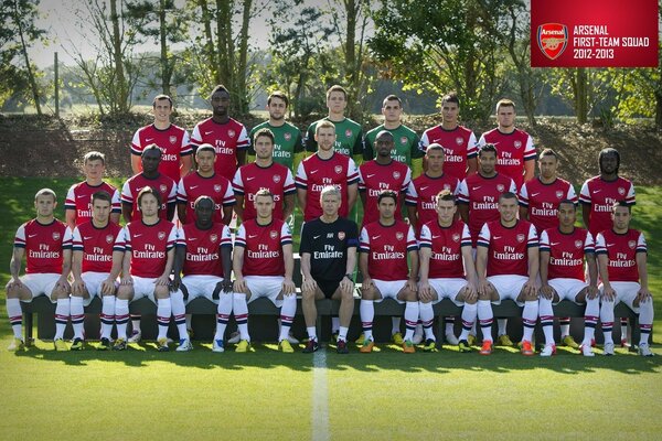 Equipo de fútbol del Arsenal en el campo