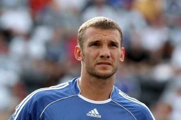 Primer plano de la cara del futbolista Andrei Shevchenko