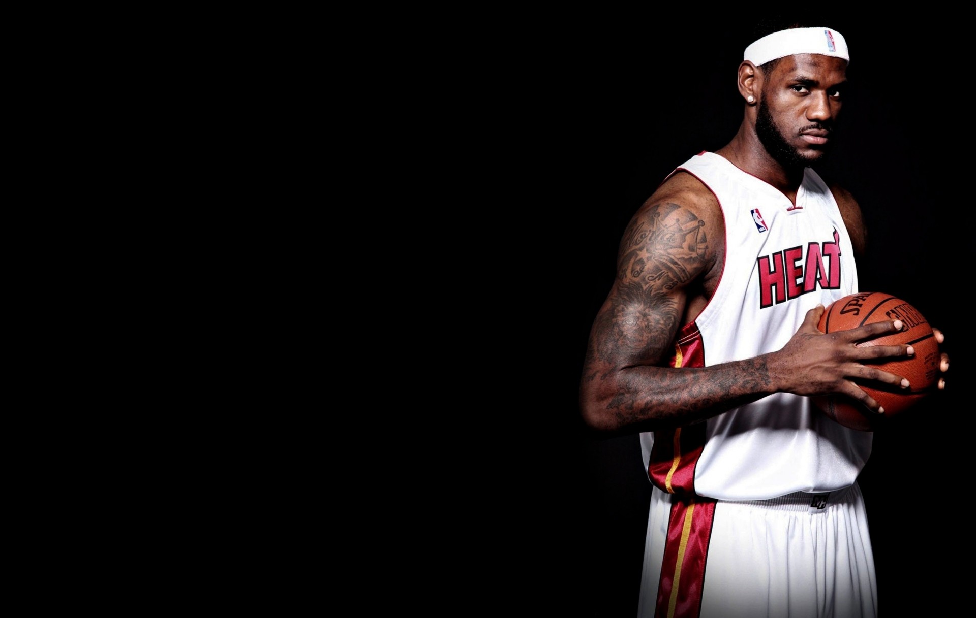 lebron james palla sfondo tatuaggio nba