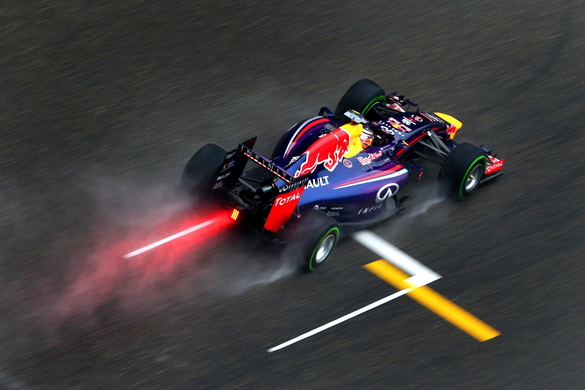 regen sebastian vettel f1 red bull