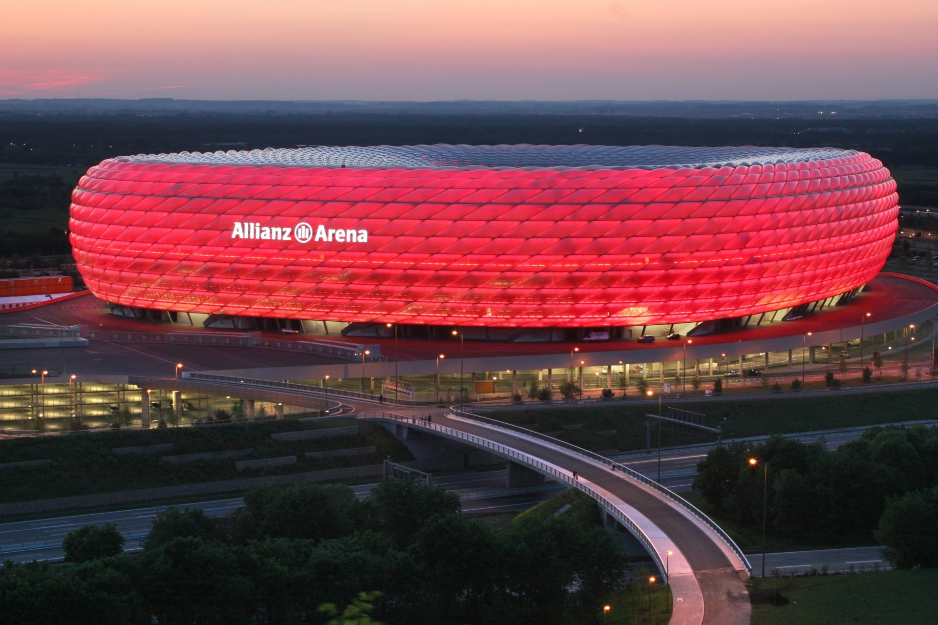 stadio alliance arena monaco di baviera germania ristrutturazione colpito