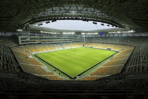 Photo panoramique d une arène sportive vide à Lviv