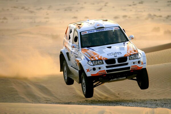 Test SUVs in a lifeless desert