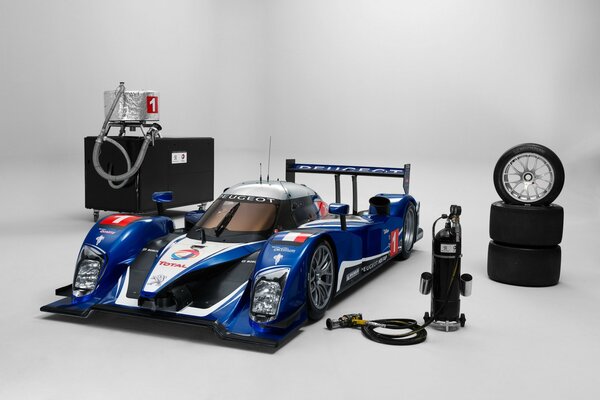 La peugeot participe aux 24 heures du Mans