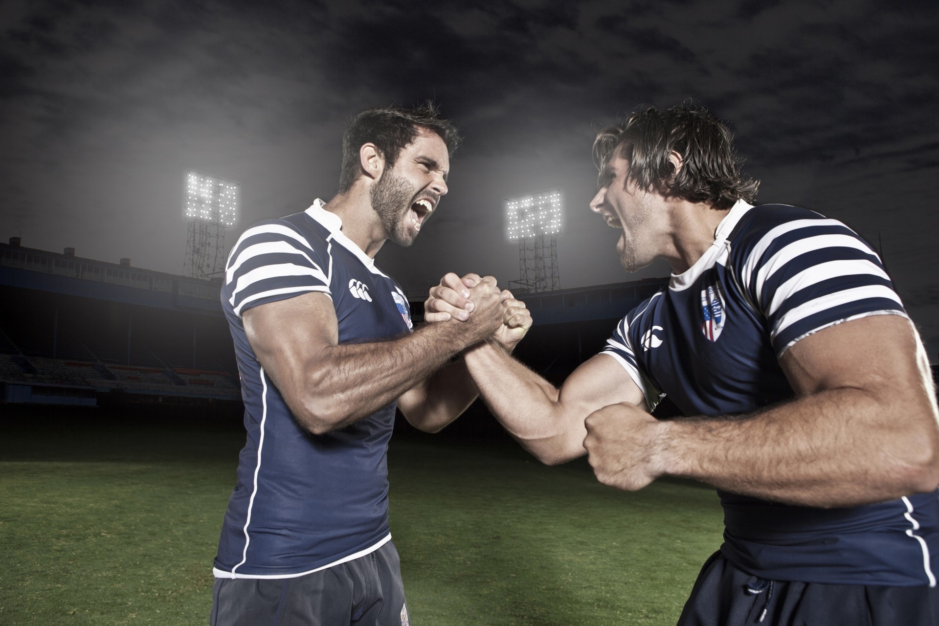 calcio stadio uniforme uomini muscoli saluto stretta di mano