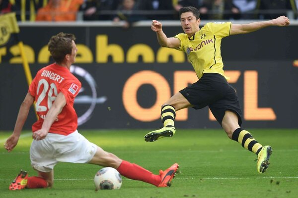 Unusual poses in football Borussia Dortmund