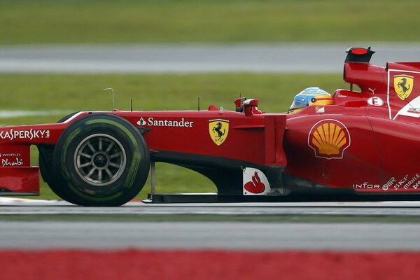 L auto di Felipe Massa Ferrari in pista