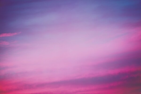 Разноцветное небо на закате дня