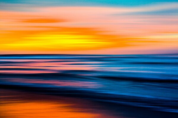 Море на закате. Разноцветные иллюстрации