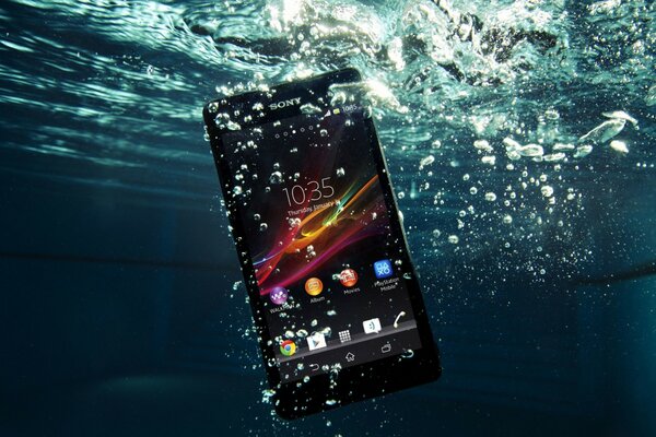 Sony Xperia mobile phone, water is not terrible