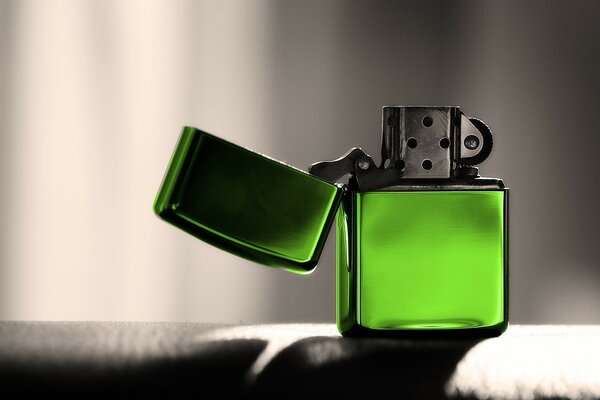 Encendedor verde abierto Zippo MIG -15