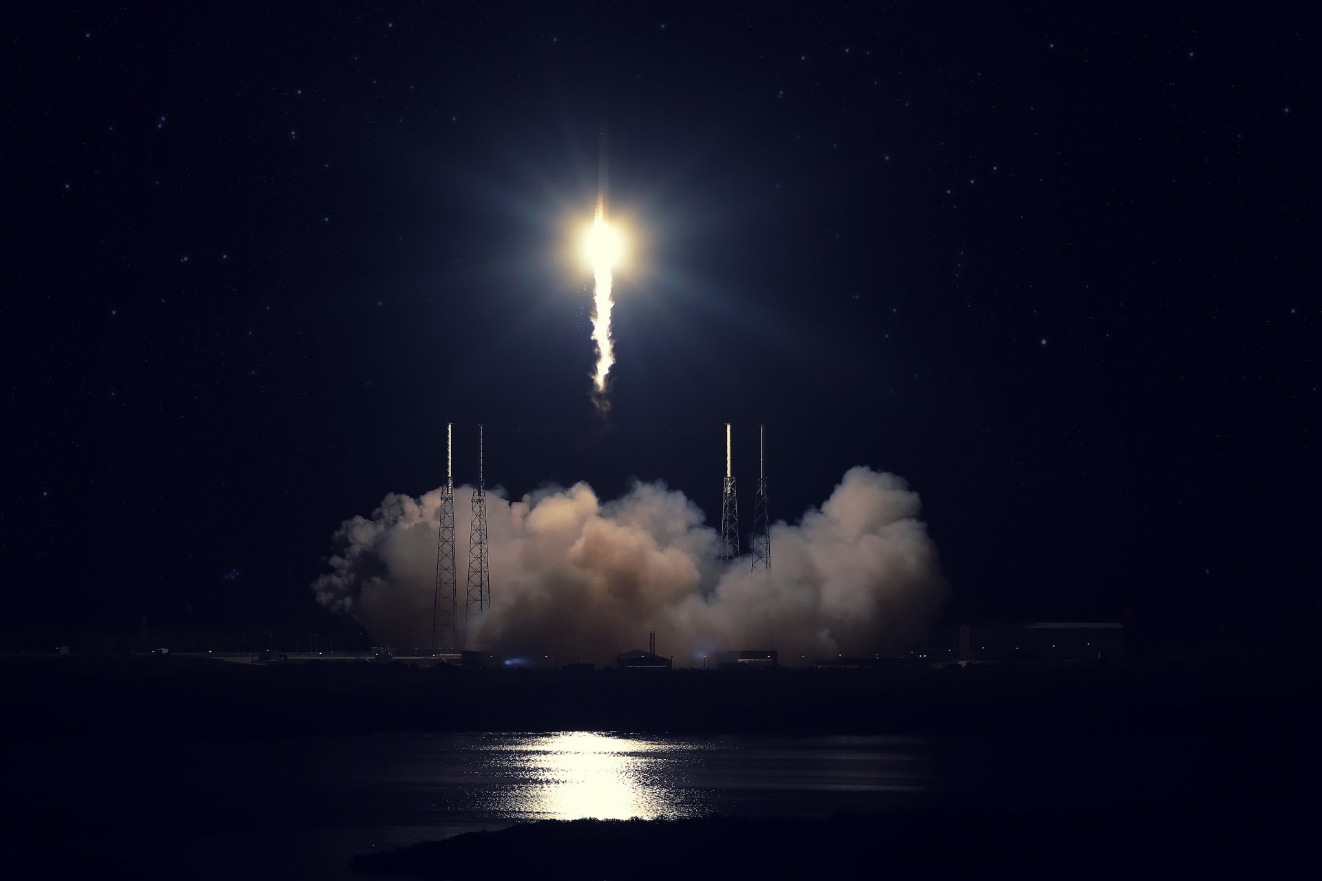 pacex falcon 9 dragon fire. rakete start cape canaveral