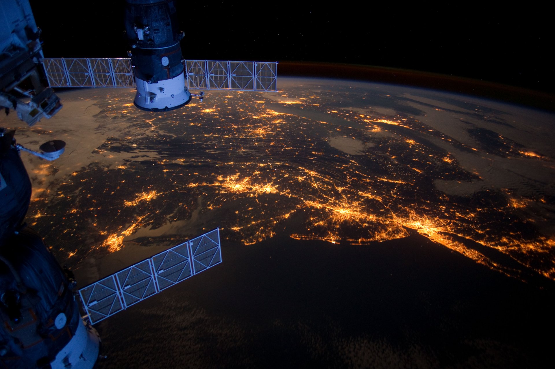 iss unione progresso nord america oceano atlantico città boston philadelphia pittsburgh luci