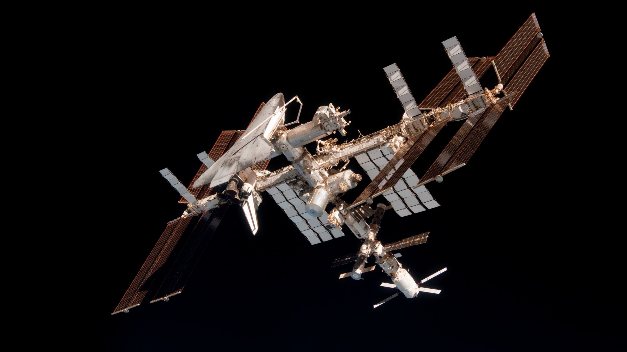 fond espace station navette solaire batterie panneau