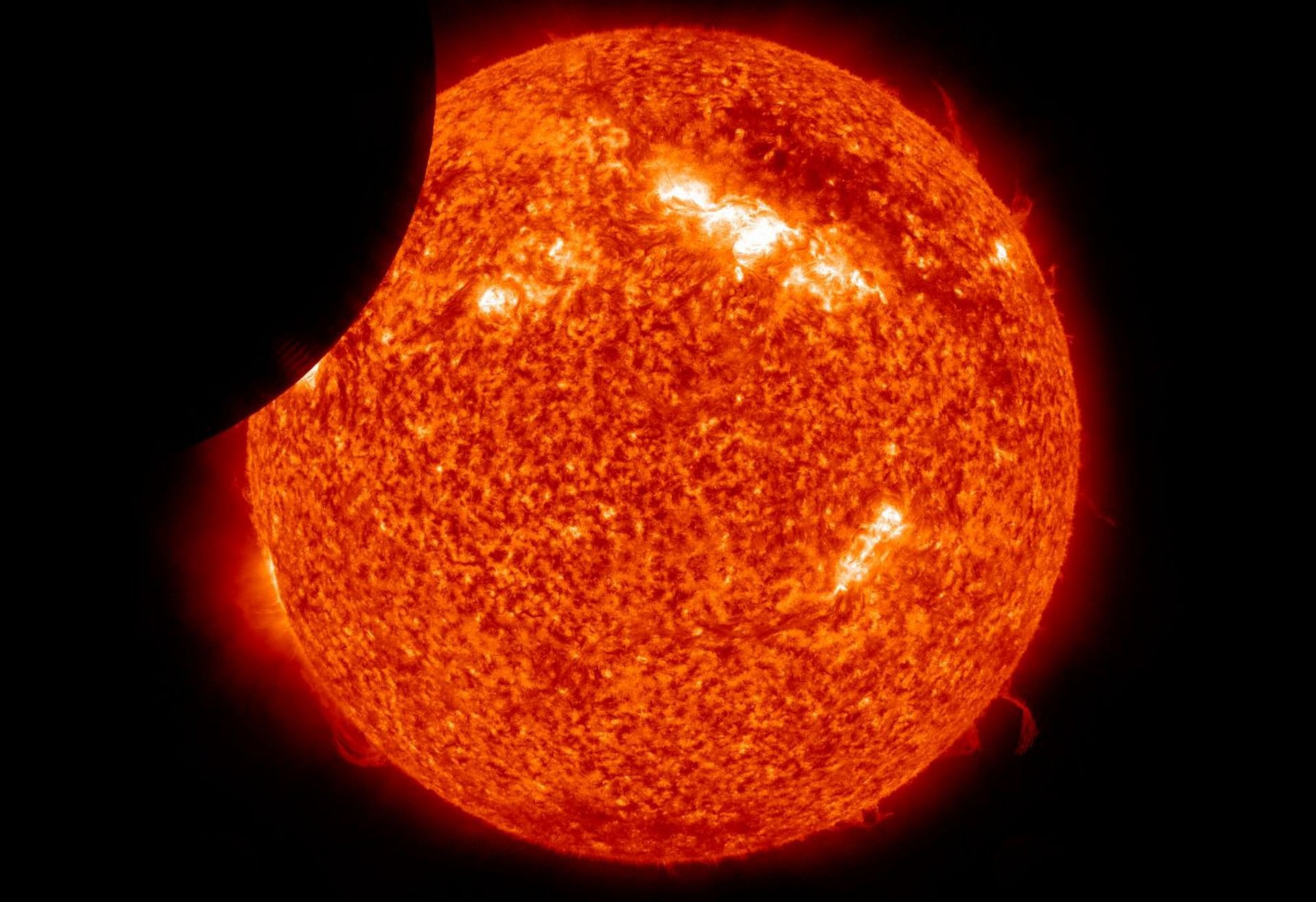 eclissi sole spazio