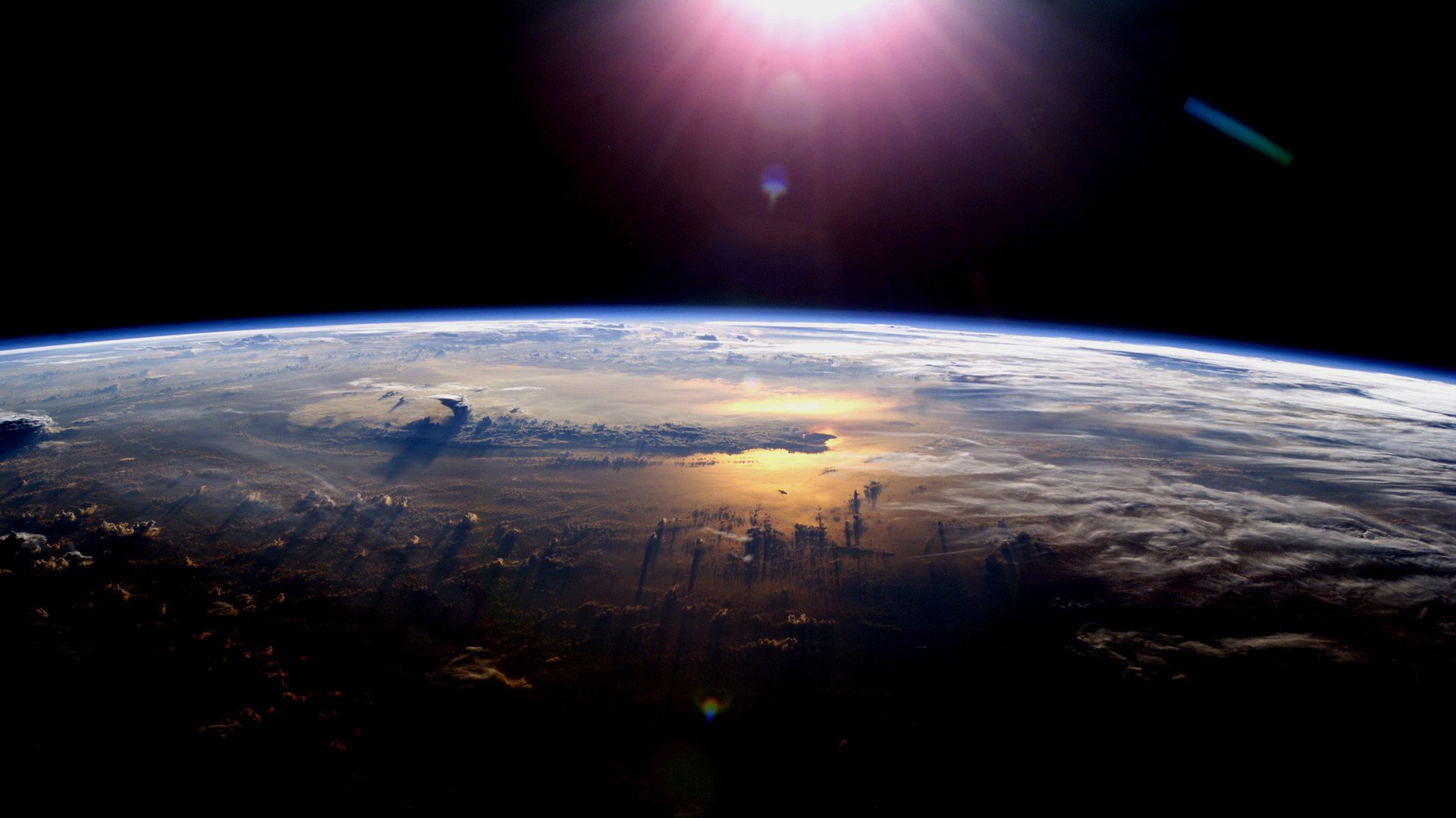 kosmos planeta chmury światło atmosfera