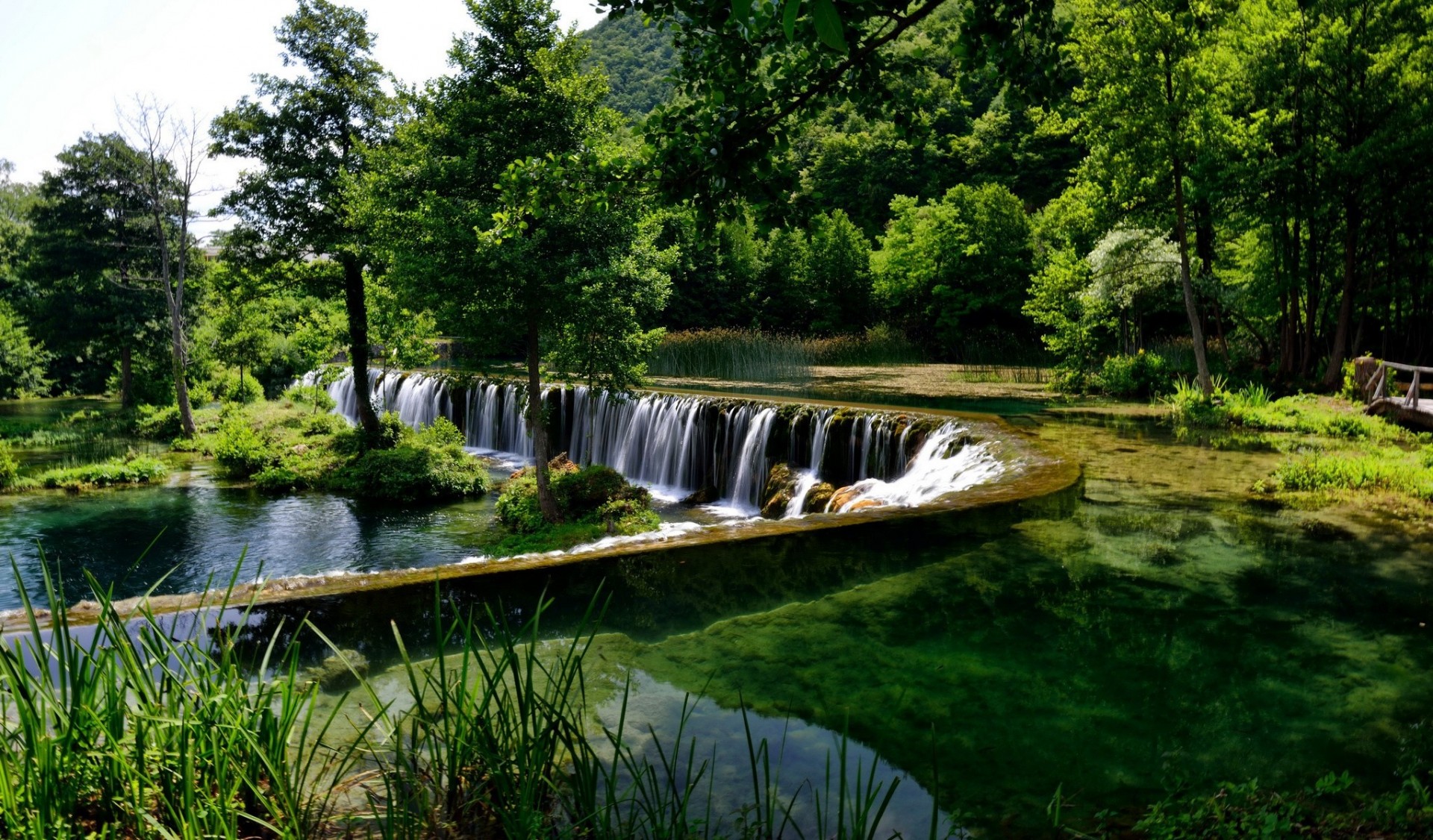 bosnia ed erzegovina cascata natura alberi ricreazione parco bello stagno cascata
