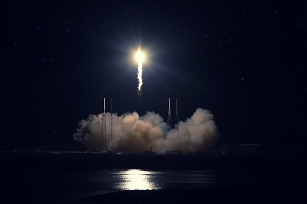 LANCIO NOTTURNO DEL RAZZO DA CAPE CANAVERAL