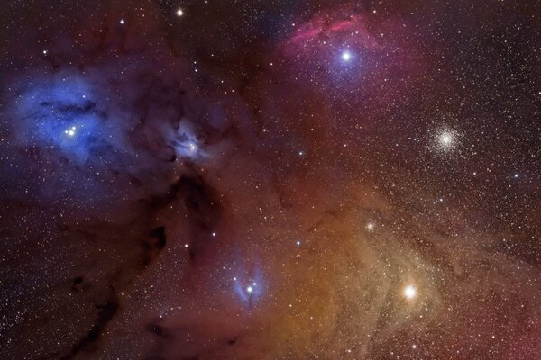 Cúmulo de estrellas y constelaciones en el universo