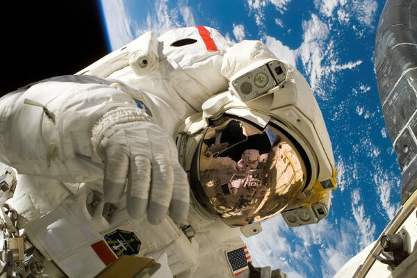 Astronauta na ISS w kosmosie