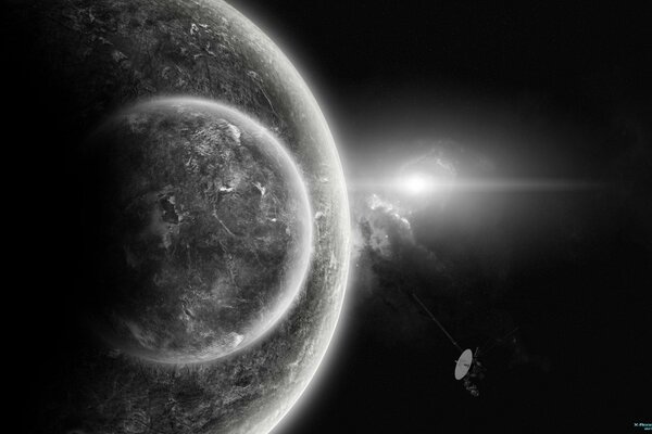 Un planeta gris con un satélite contra un cielo negro y una estrella brillante