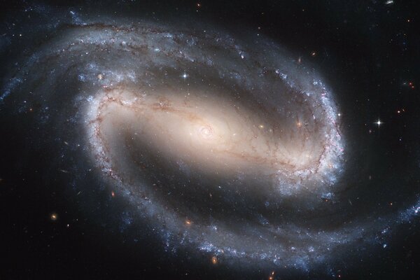 Eine Galaxie, die aus Sternen besteht und Licht in den Raum bringt