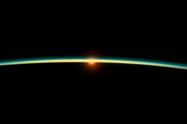 Der Rand des Planeten aus dem Weltraum. Morgendämmerung