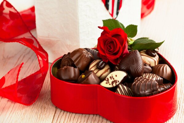 Caja de dulces de chocolate rojo y rosa