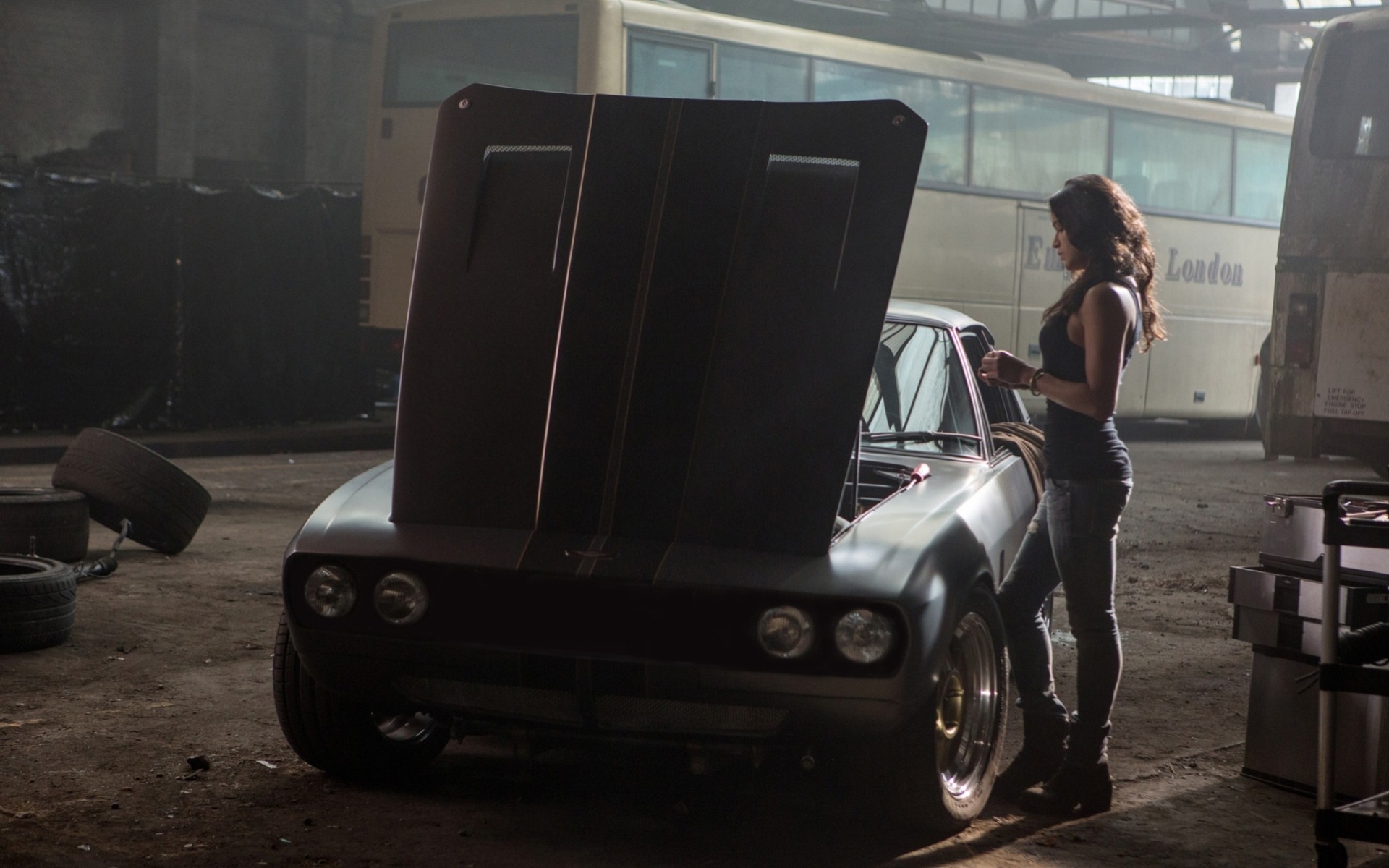 letty abfangjäger fast and furious 6 hintergrund busse jensen charakter jensen interceptor auto film michelle rodriguez