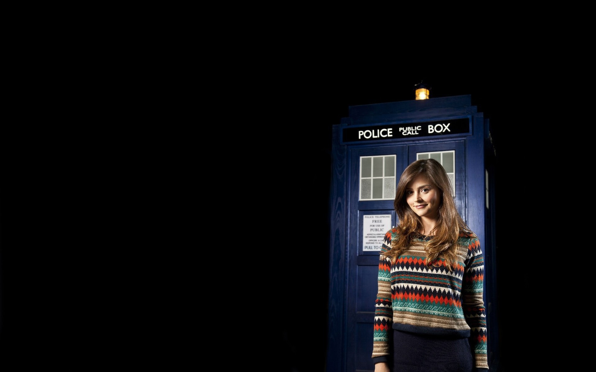 doctor chica chaqueta cabina jenna-louise coleman jenna-louise coleman fondo negro doctor who