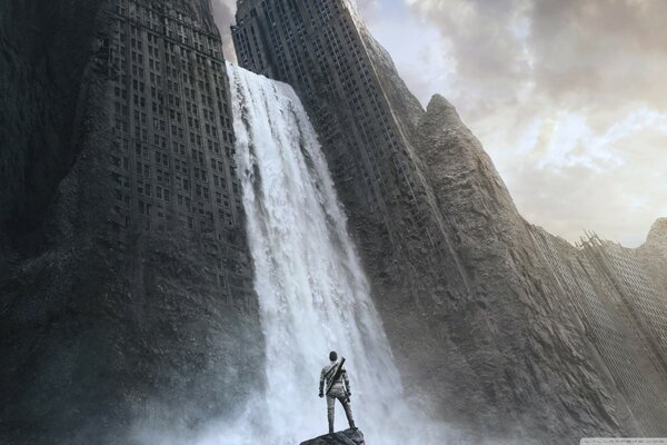 Tom Cruise in front of the Great Waterfall