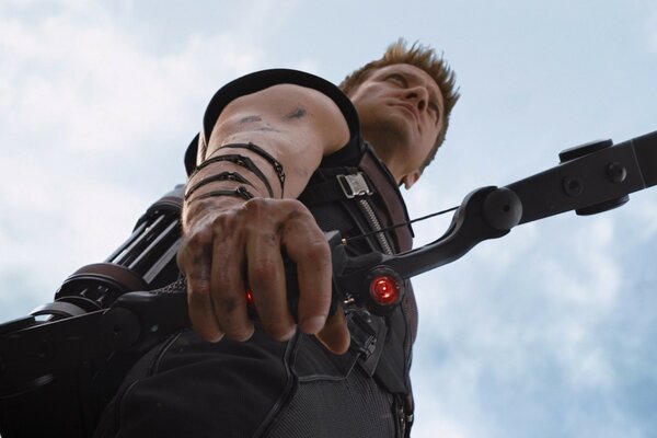 FILM AVENGERS CLINT BARTON