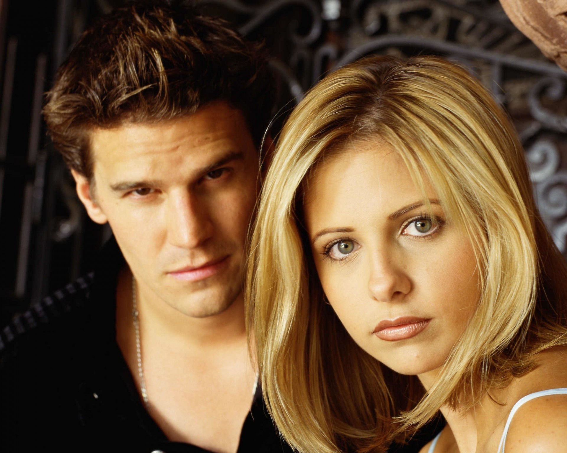 série buffy the vampire slayer sarah michelle gellar darth vader angel