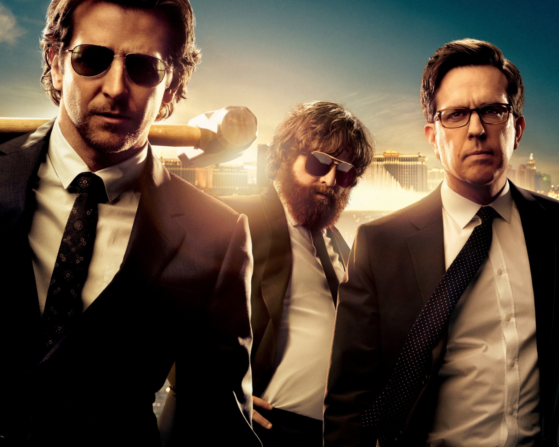 warner bros bilder mann verrückt alan schwarz komödie zack galifianakis ed helms bradley cooper hammer sonnenbrille männer