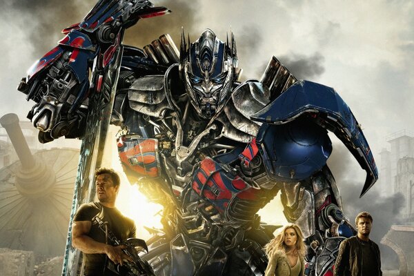 Fotograma de la película Transformers con Optimus Prime