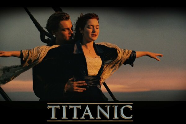 Escena de la película Titanic con la inscripción en Inglés