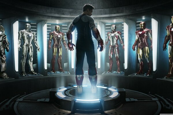 Iron Man bereitet sich darauf vor, einen Anzug zu wählen