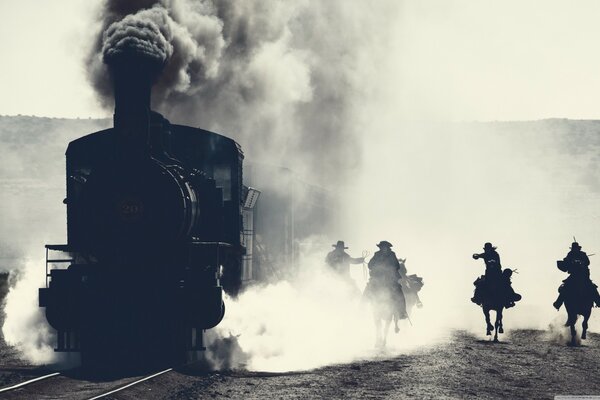 Бандиты верхом на лошадях догоняют поезд