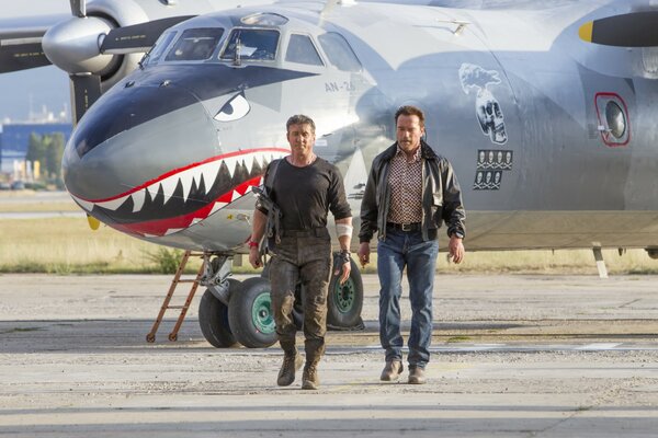 Acteurs Sylvester Stallone et Arnold Schwarzenegger de The Expendables Three