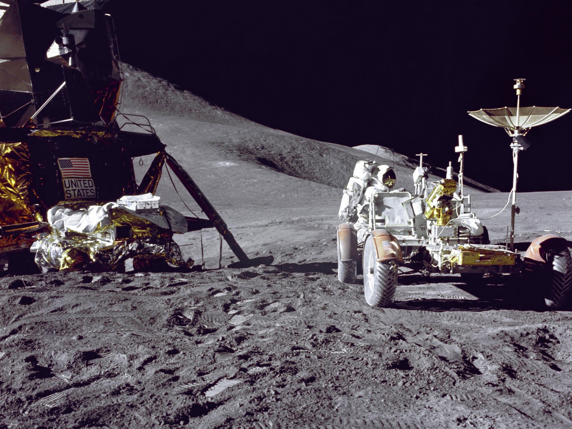 mond apollo 15 astronaut jim irwin mondfahrzeug