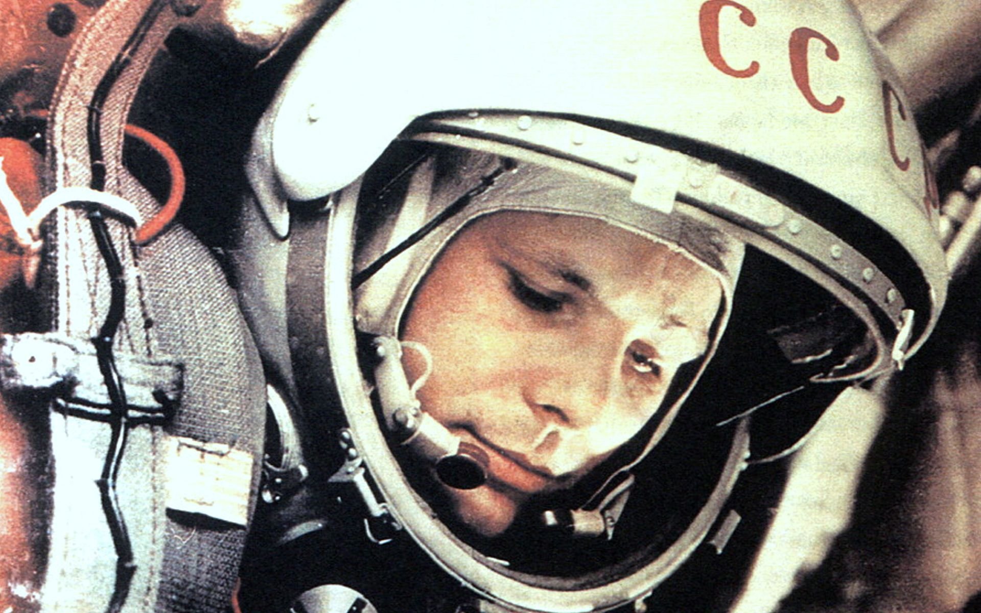 gagarin il primo cosmonauta tuta spaziale