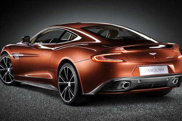 Aston Martin Farbe Brick Metallic