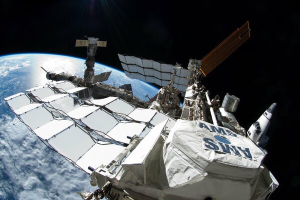 Space shuttle with solar panels