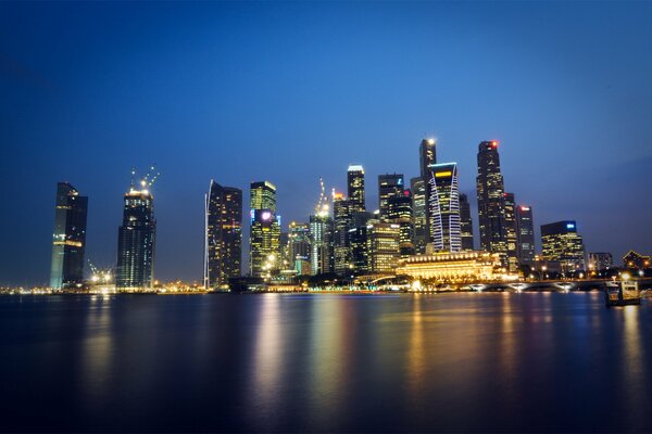 Lichter der Nachtstadt-Staat von Singapur