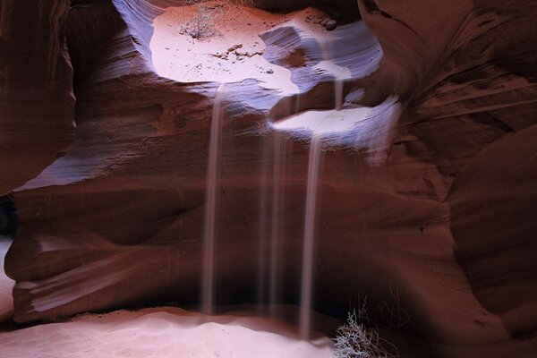 Cascade de sable dans le Canyon de l antilope