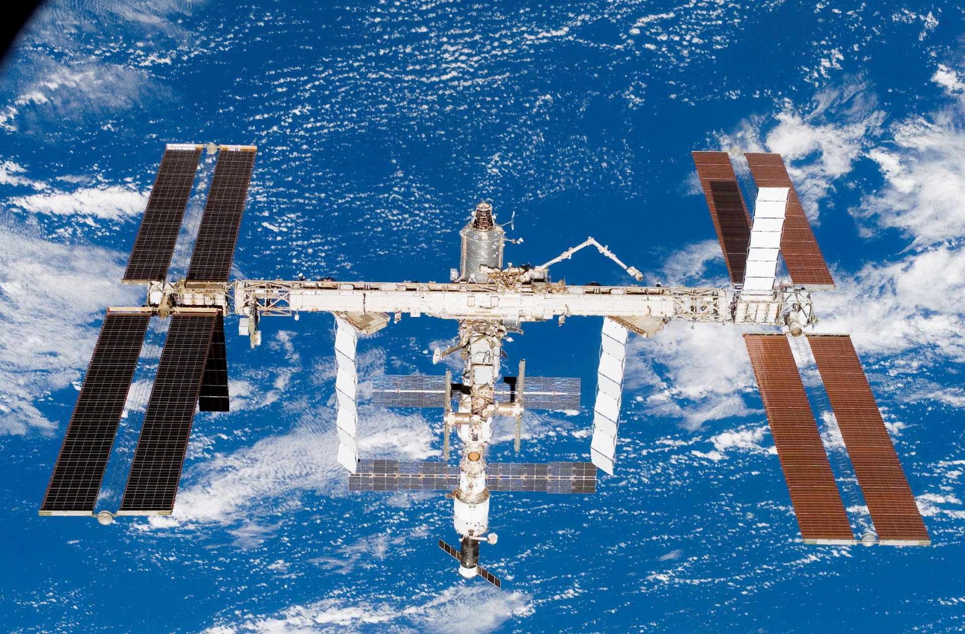 iss station im orbit erde aus dem weltraum