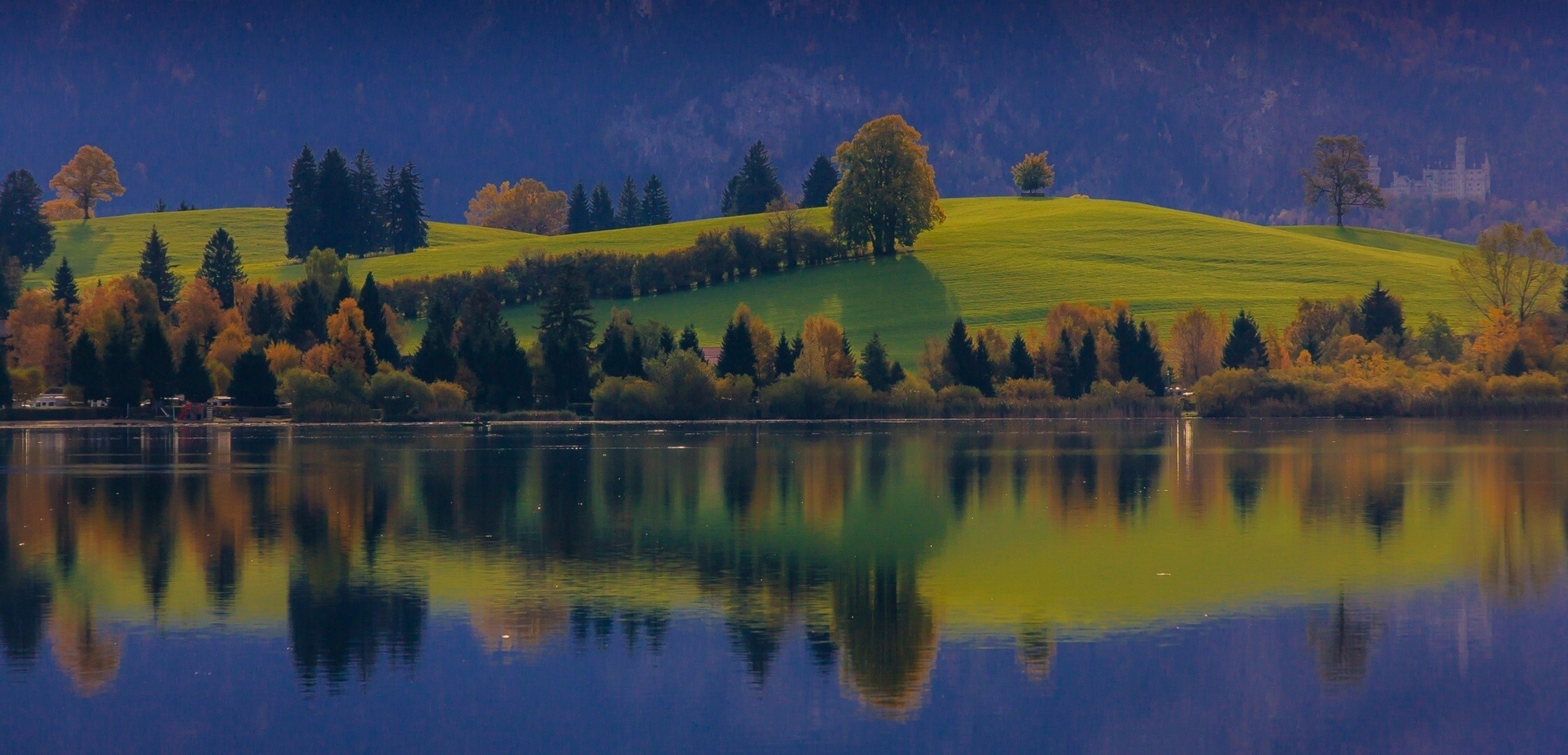 reflexion see bäume panorama bayern deutschland herbst reparatur