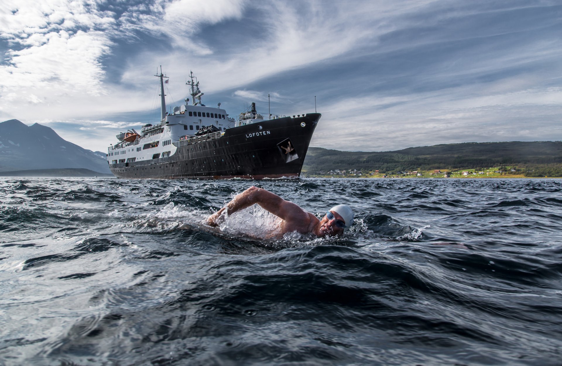 lewis pugh ms lofoten rystraumen troms norway shed ryustrёumen swimmer swimming ship