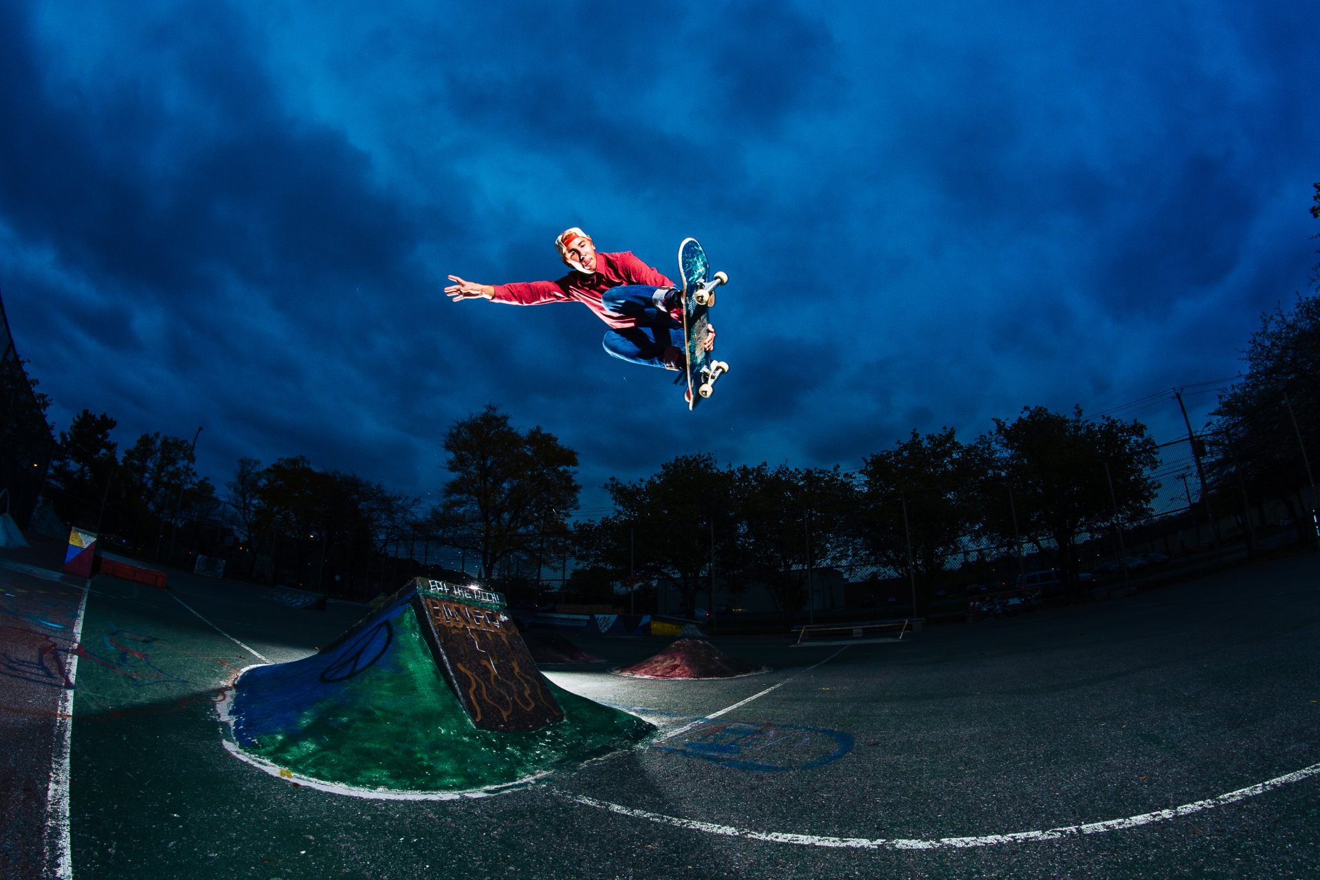 skateboarding deskorolka skok światło noc chmury gwiazdy sporty ekstremalne