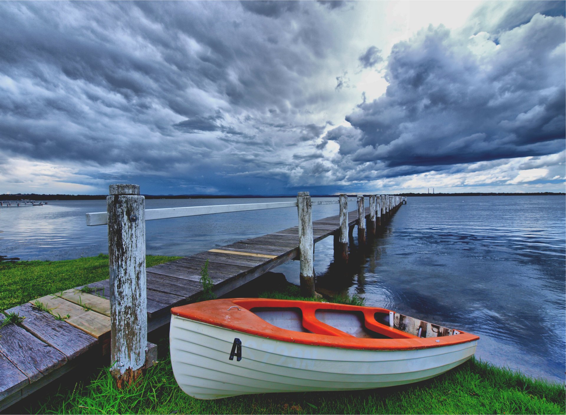 ciel orage pont rive bateau nuages lac